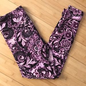 Lularoe OS Purple Paisley Leggings